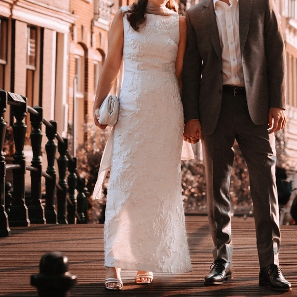 Elegant White Maxi Dress - Picture 1 of 5